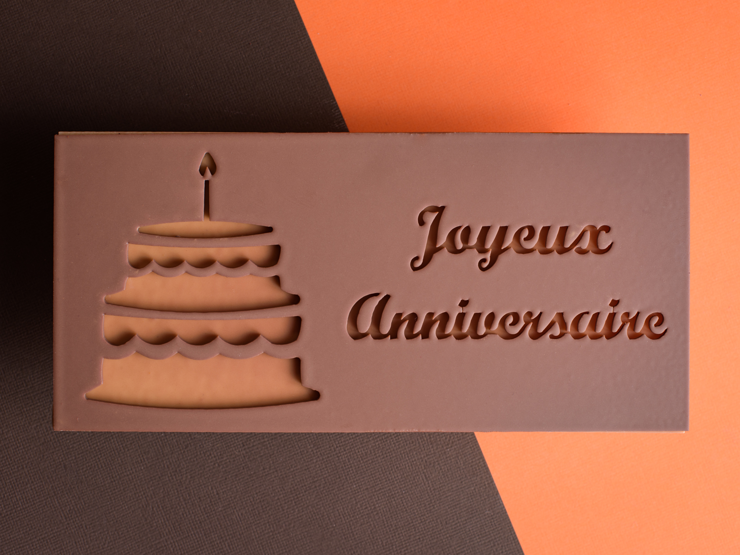 Offrez un cadeau original en écrivant votre message sur une tablette de chocolat